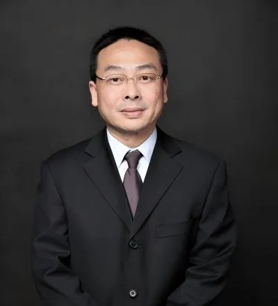 الأستاذ Tao Fang